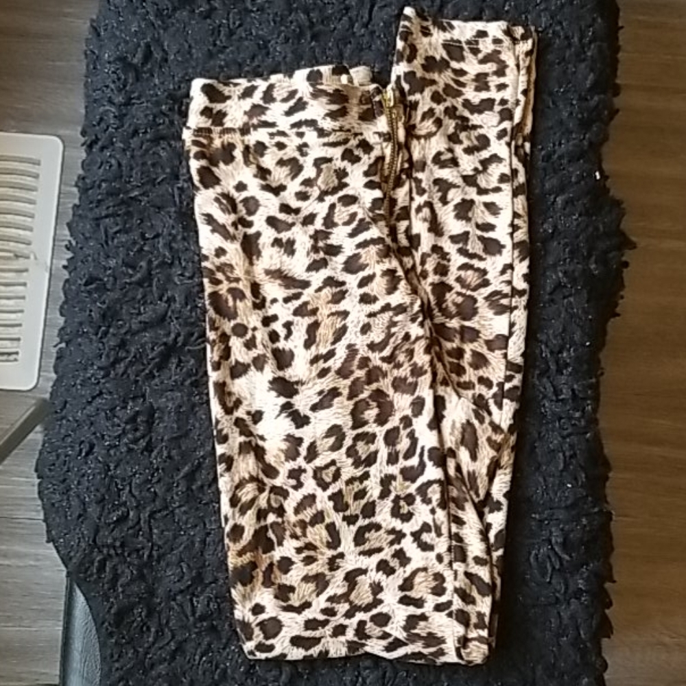 Leopard print leggings